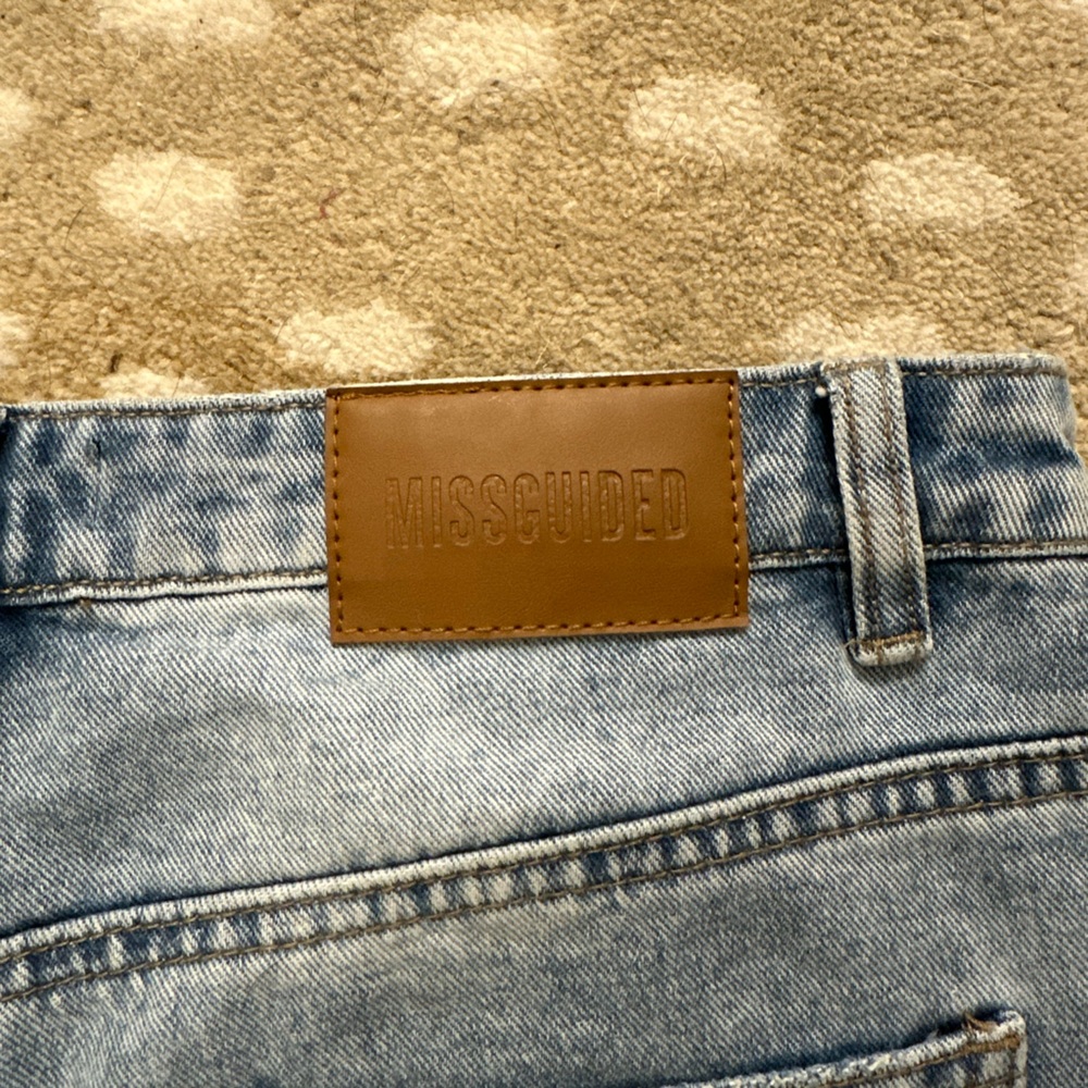 Missguided Riot High Rise Mom Jean - Picture 4 of 4